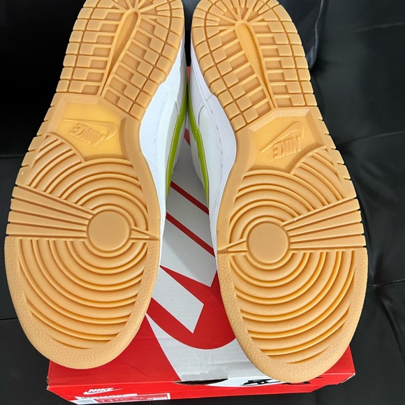 Women’s Nike dunk low size 11 1/2 - Picture 5 of 5